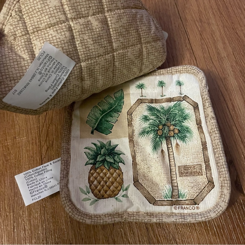 NWT Set of 2 Tropical Pot Holders